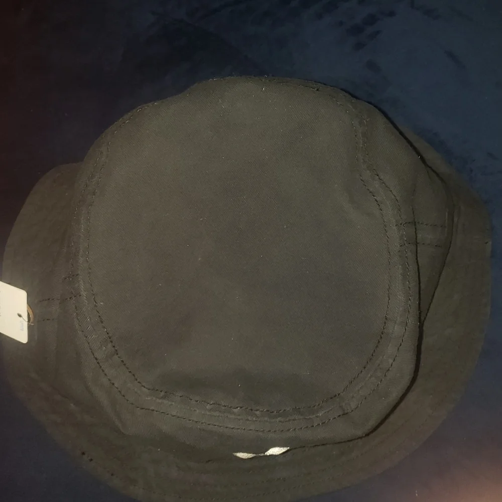 New Adidas bucket hat ...osfm - Picture 4 of 4